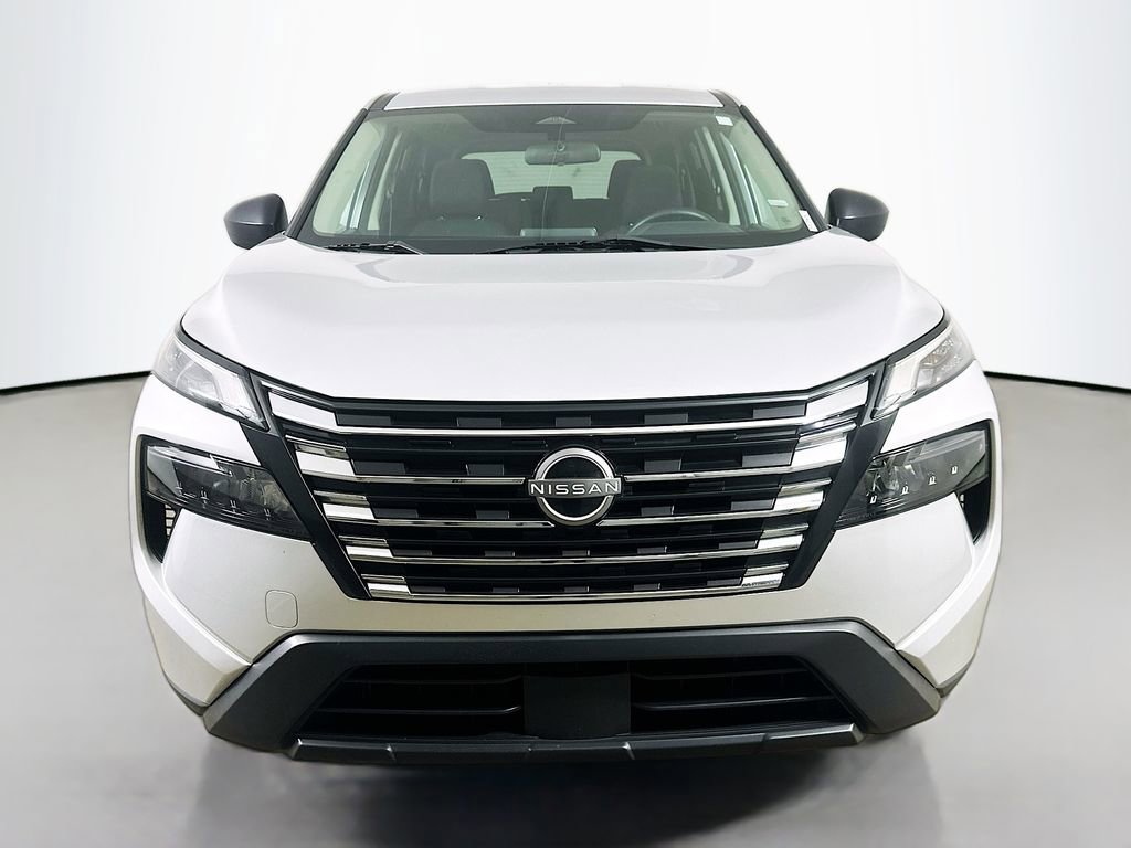 Used 2024 Nissan Rogue S image 2