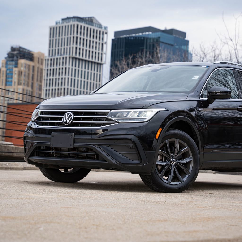 Used 2023 Volkswagen Tiguan SE image 2