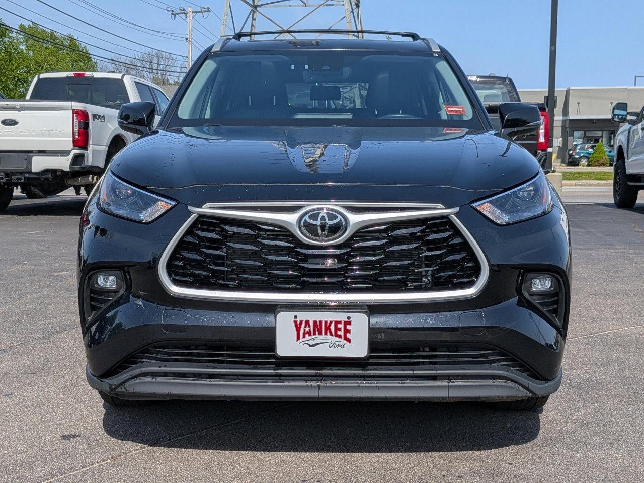 Used 2024 Toyota Highlander XLE AWD/4WD image 6