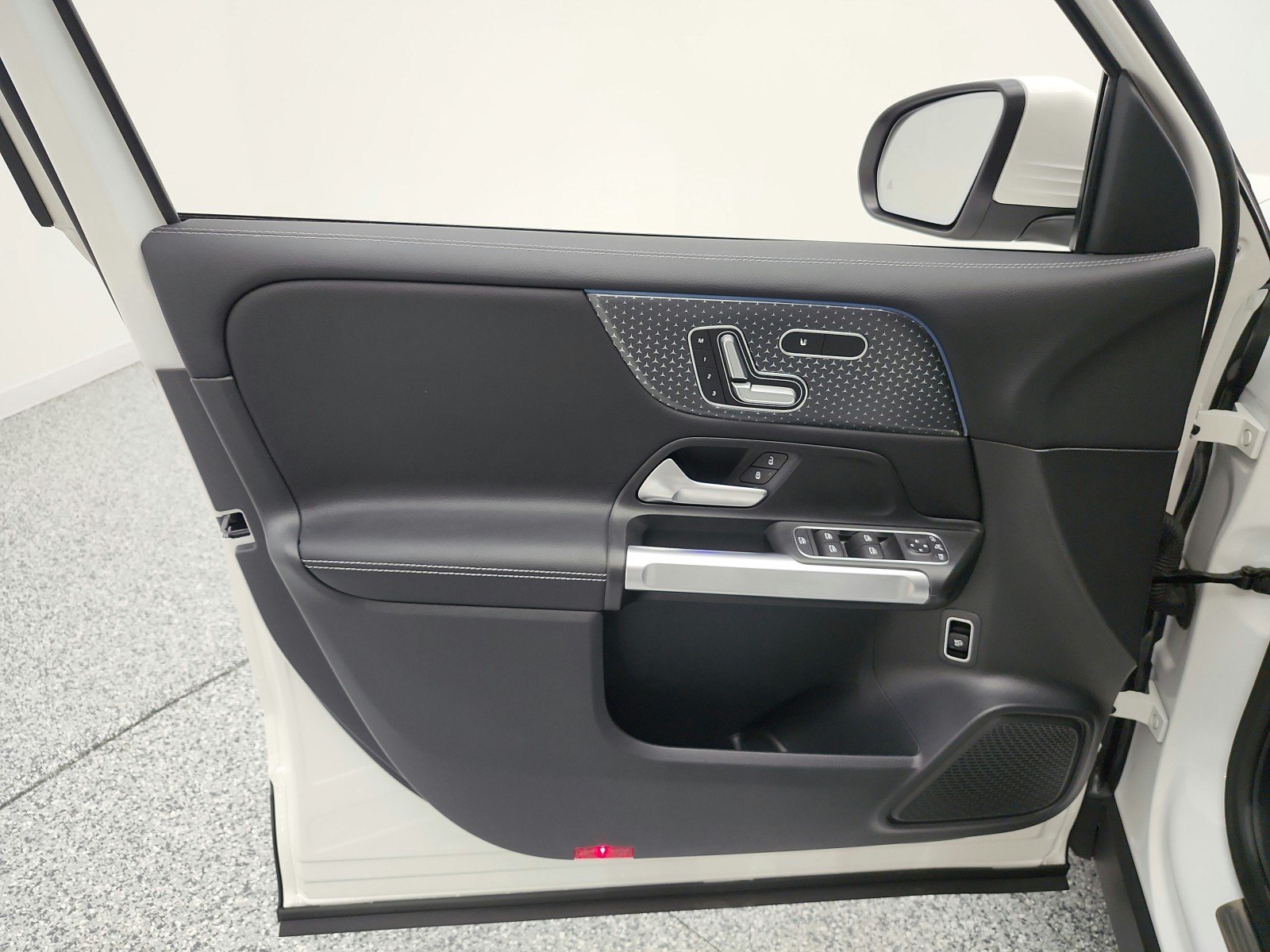 Used 2025 Mercedes-Benz GLB 250 image 14