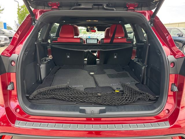 Used 2023 Toyota Highlander XSE FWD image 8