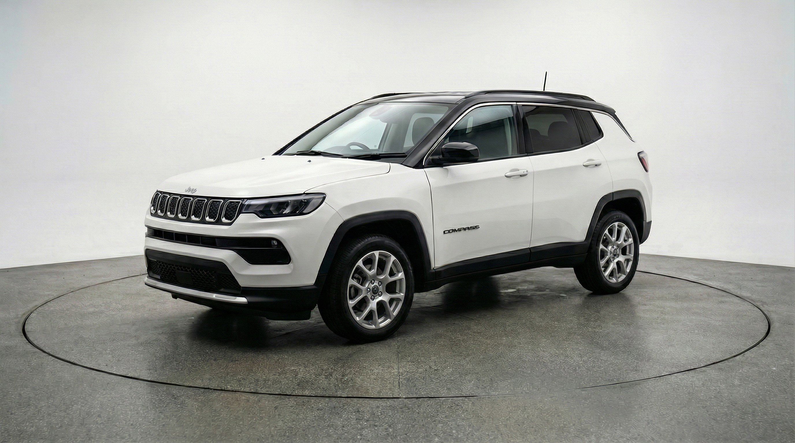 Used 2025 Jeep Compass Limited AWD/4WD image 3
