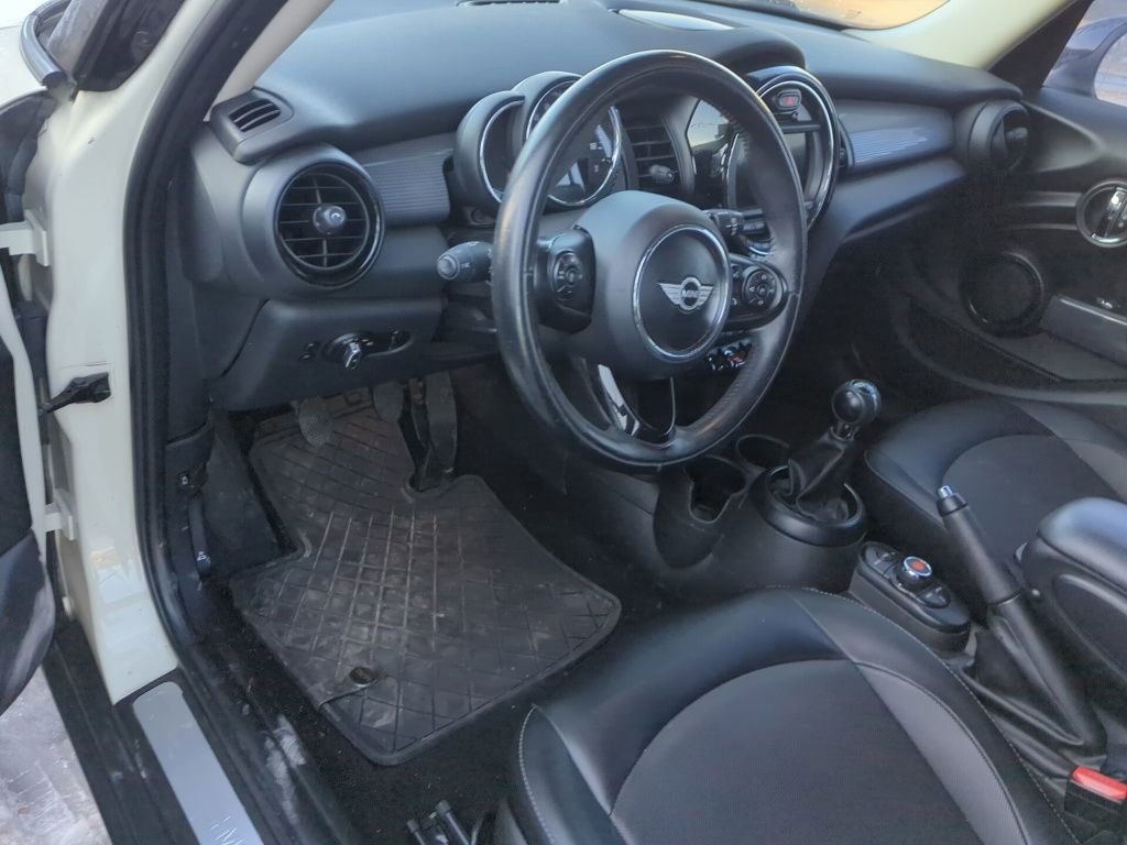 Used 2017 MINI Cooper 4-Door Hardtop image 7