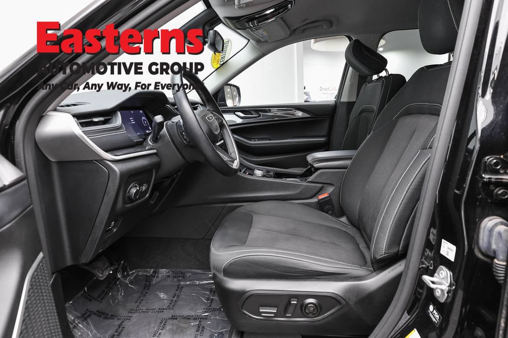 Used 2022 Jeep Grand Cherokee L Laredo w/ Luxury Tech Group I AWD/4WD image 14