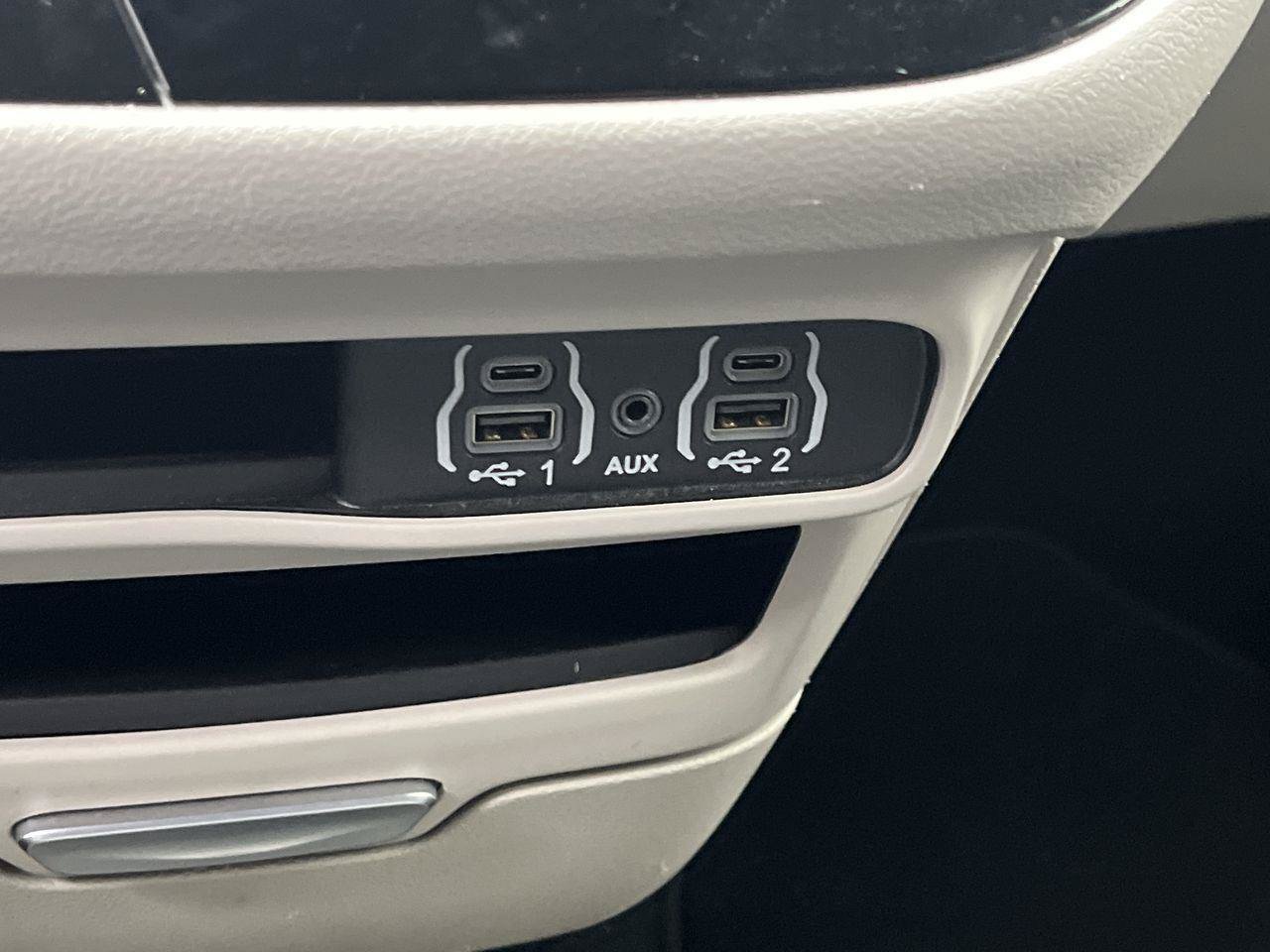 Used 2024 Chrysler Pacifica Touring-L FWD image 24