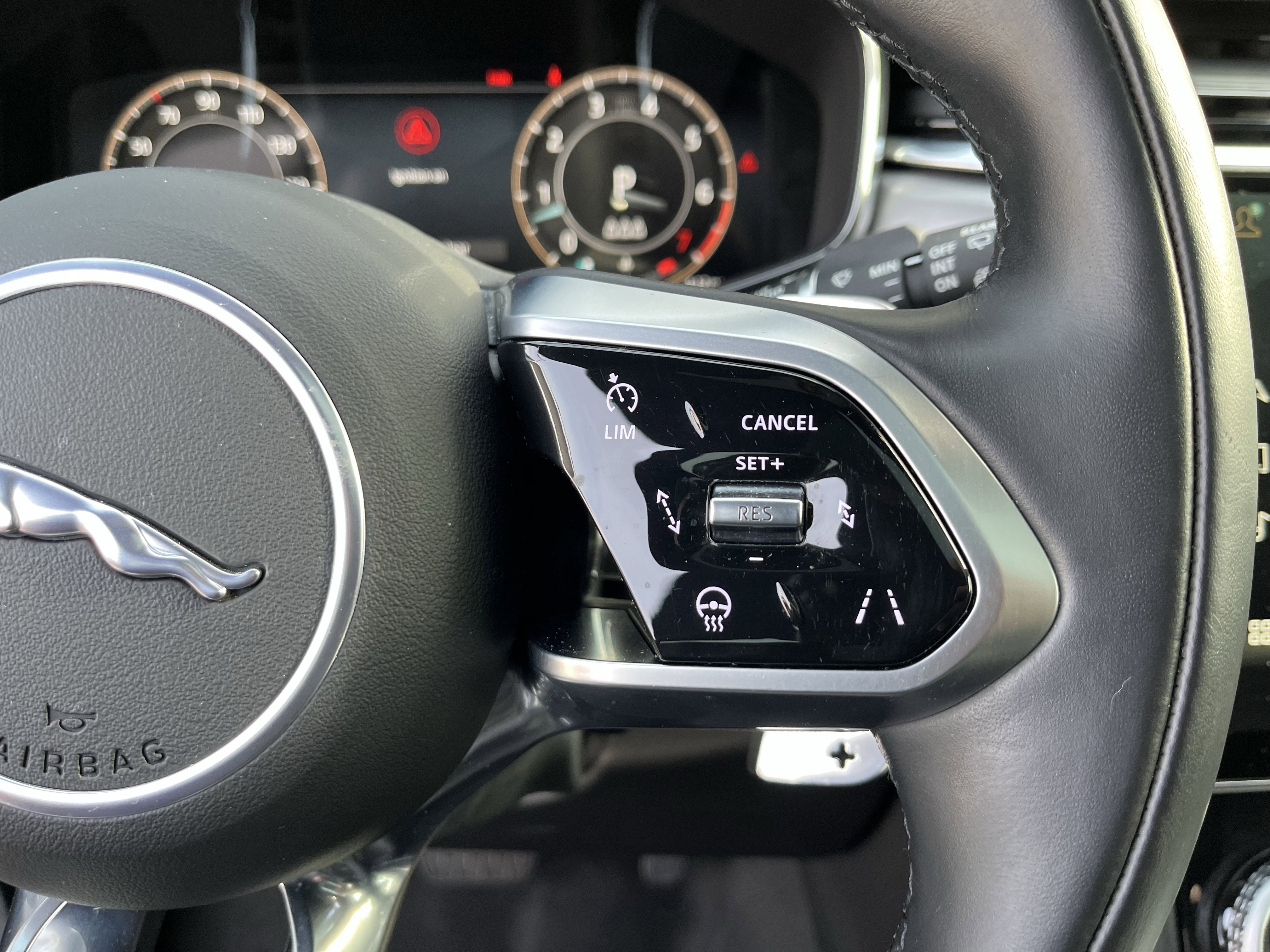 Certified 2024 Jaguar F-PACE R-Dynamic S image 23