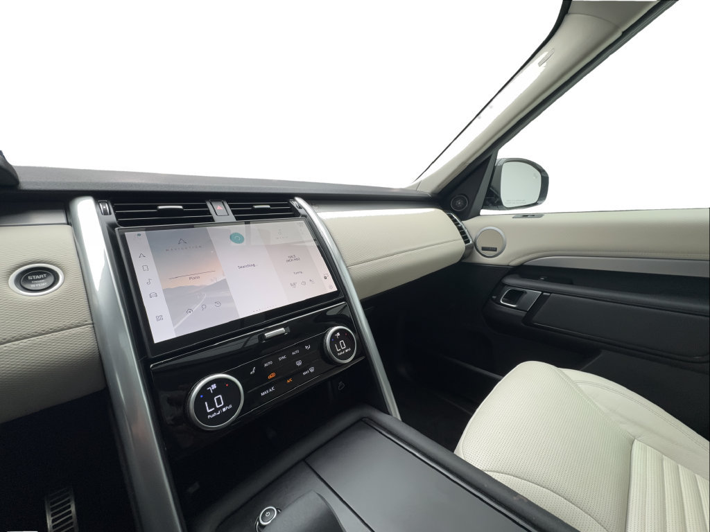 Used 2025 Land Rover Discovery Dynamic SE AWD/4WD image 48
