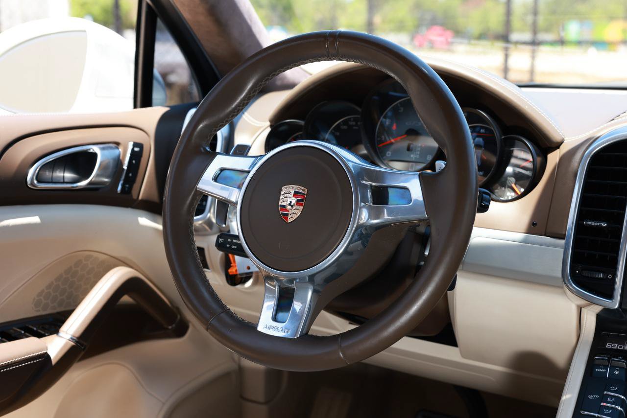 Used 2014 Porsche Cayenne GTS AWD/4WD image 30