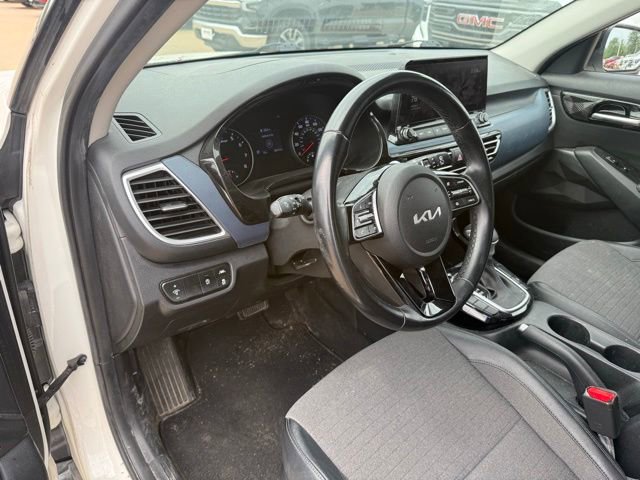 Used 2022 Kia Seltos S FWD image 12