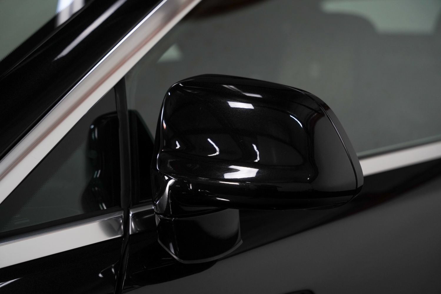 Used 2019 Rolls-Royce Dawn RWD image 16