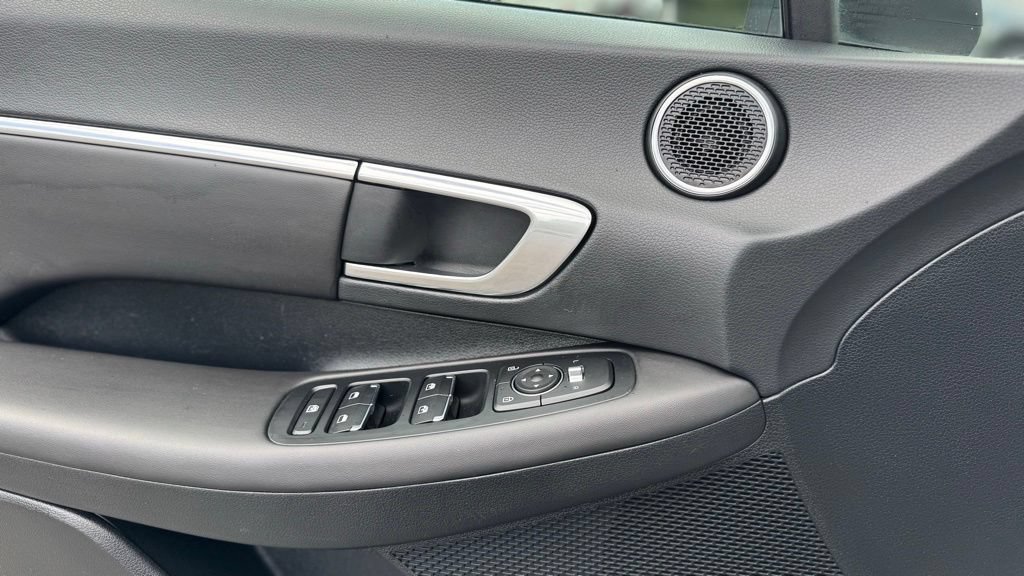 Certified 2023 Hyundai Sonata SEL w/ Convenience Package FWD image 24
