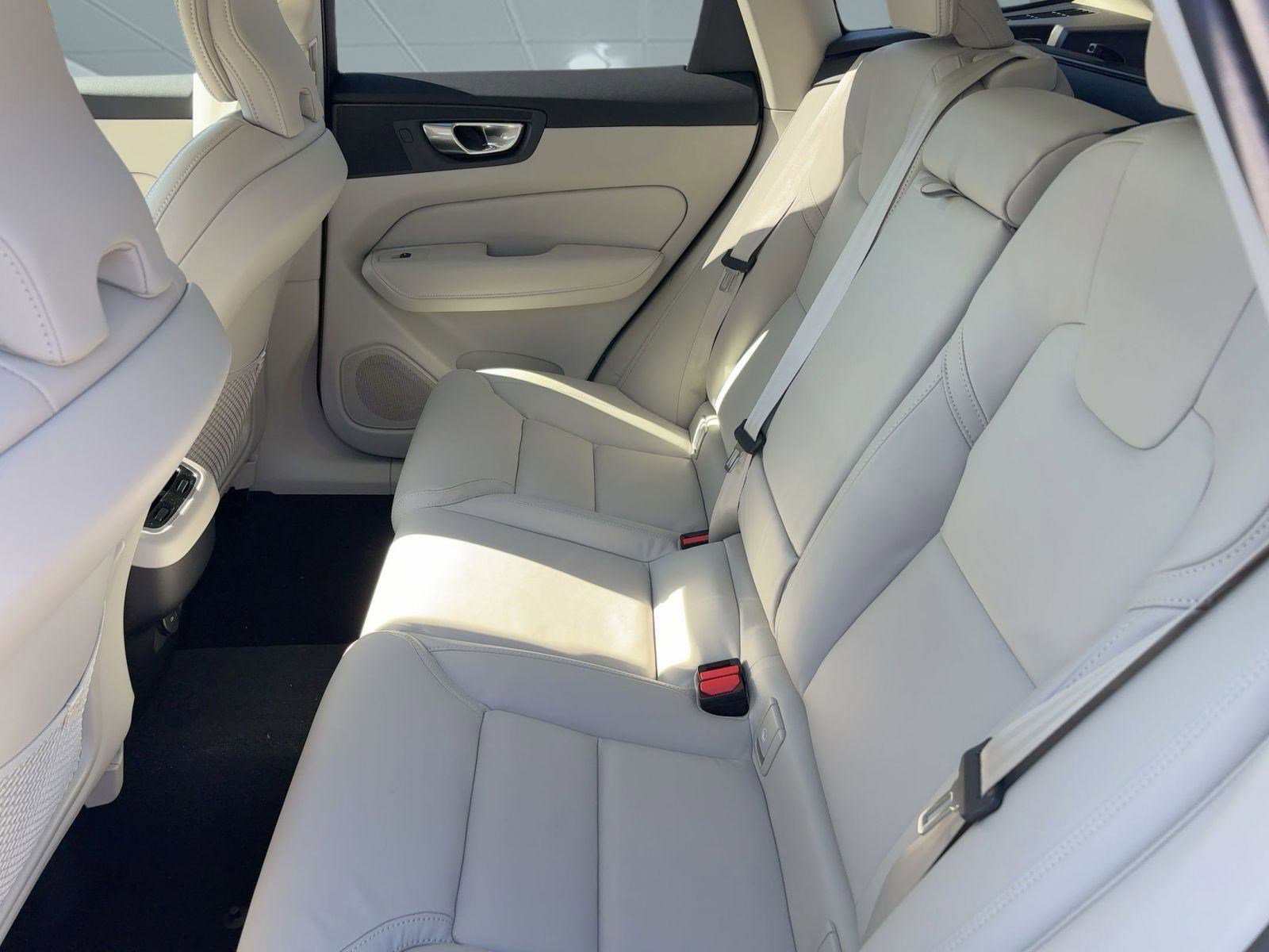 New 2026 Volvo XC60 B5 Ultra w/ Climate Package image 24