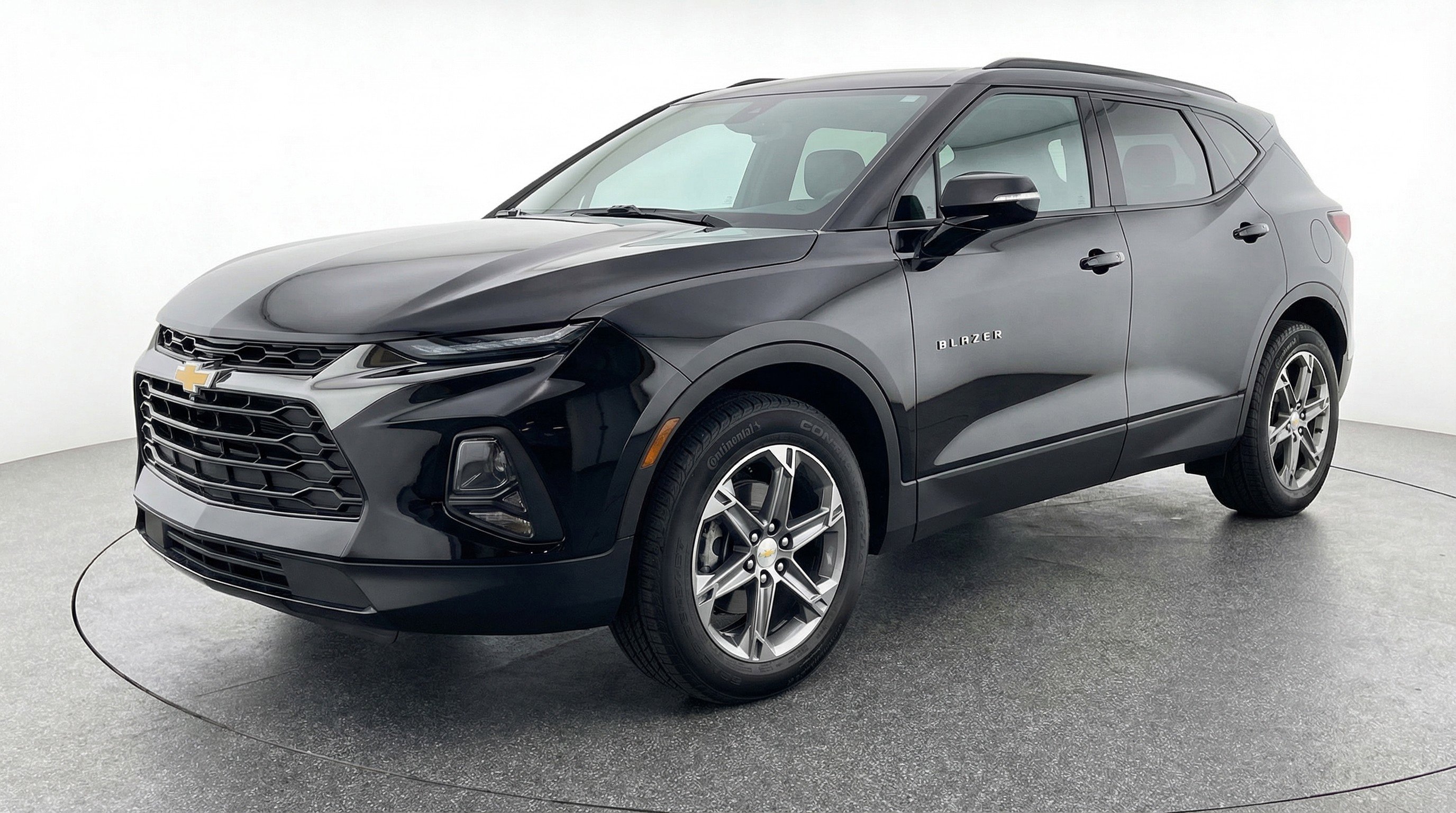 Used 2025 Chevrolet Blazer LT image 3