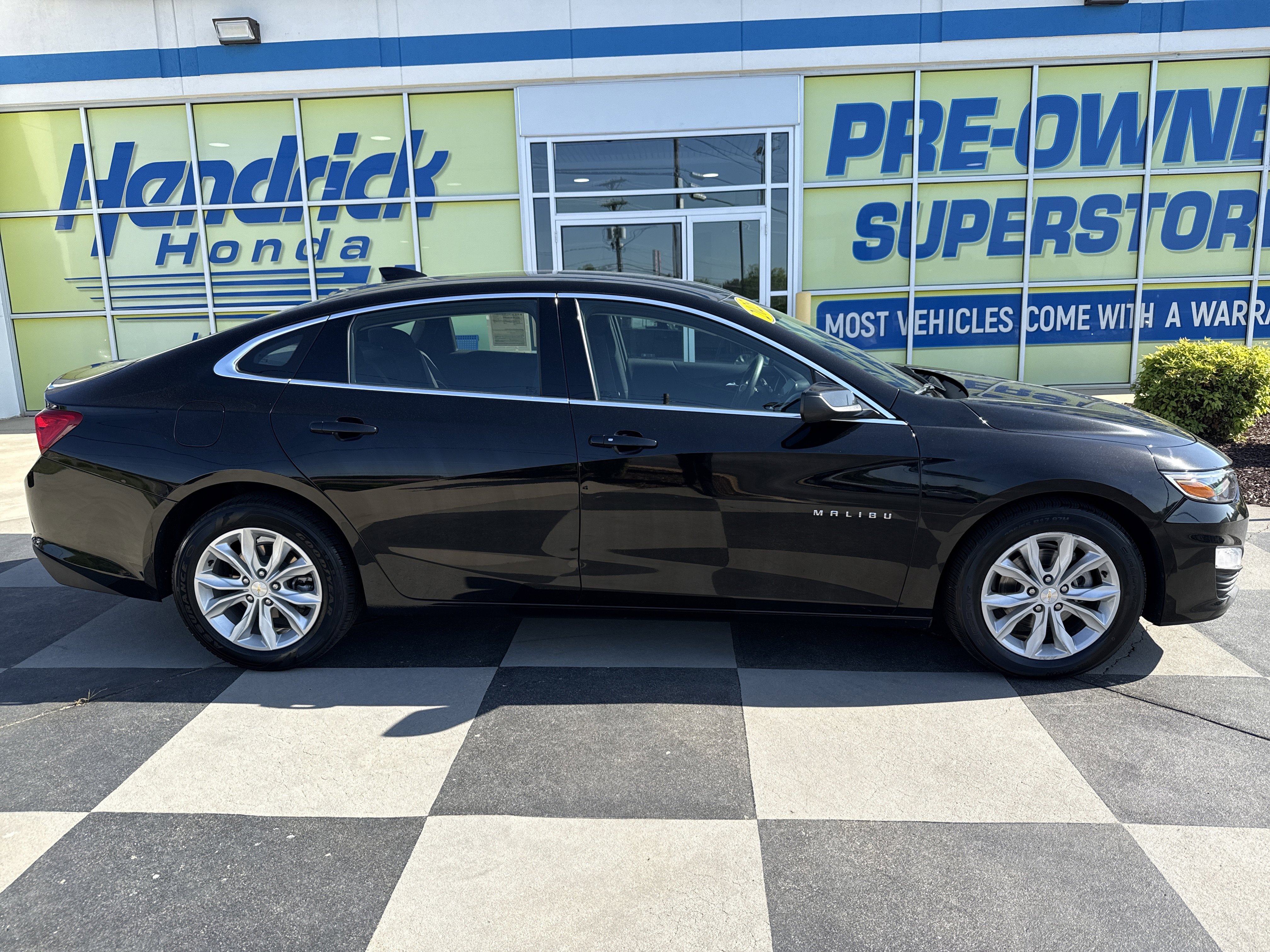 Used 2025 Chevrolet Malibu LT FWD image 11