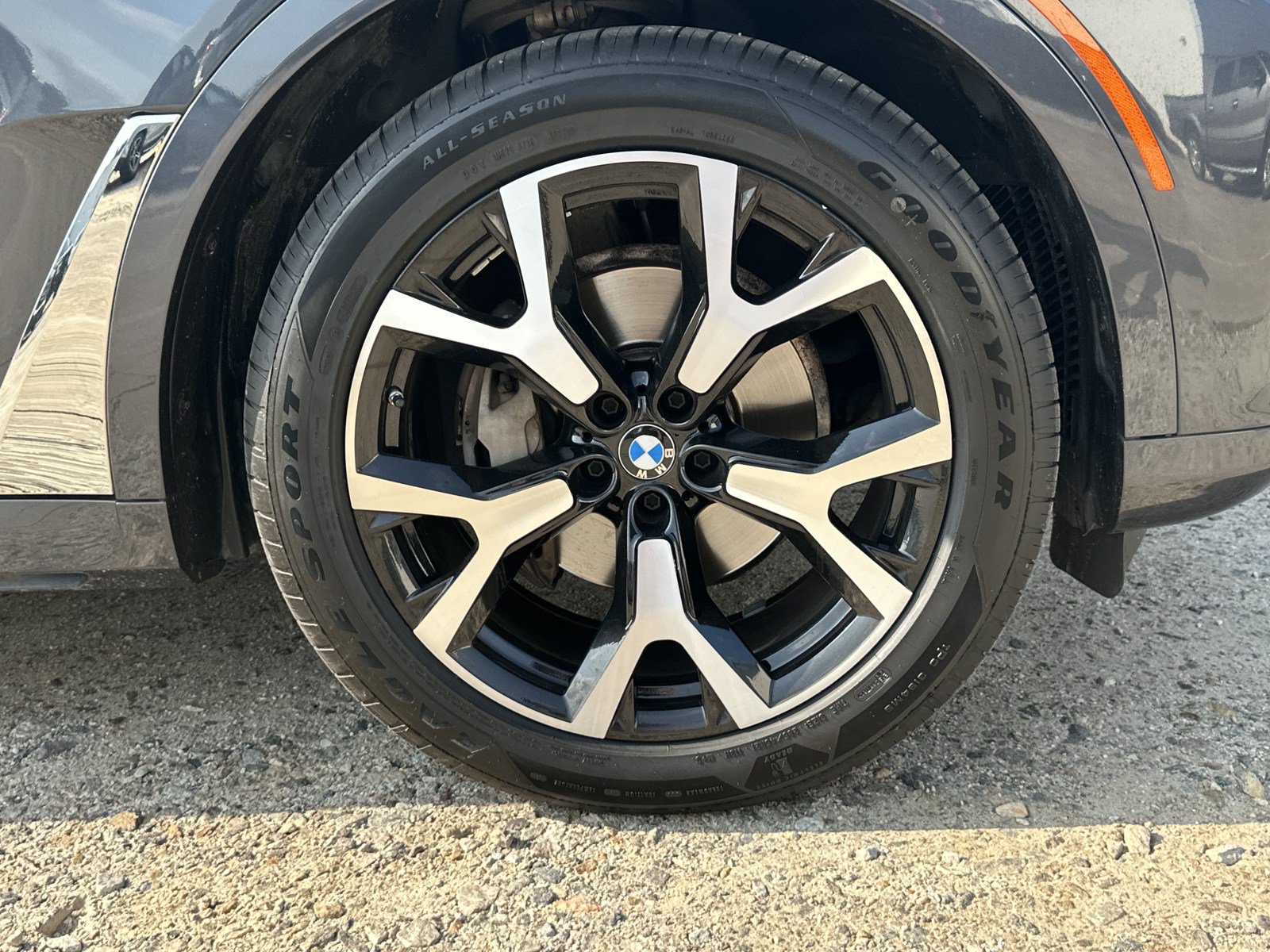 Used 2021 BMW X7 xDrive40i w/ Executive Package AWD/4WD image 13
