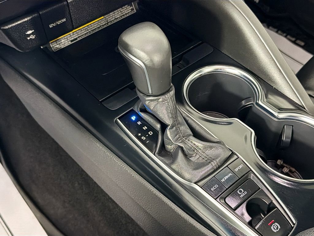 Used 2018 Toyota Camry L image 16