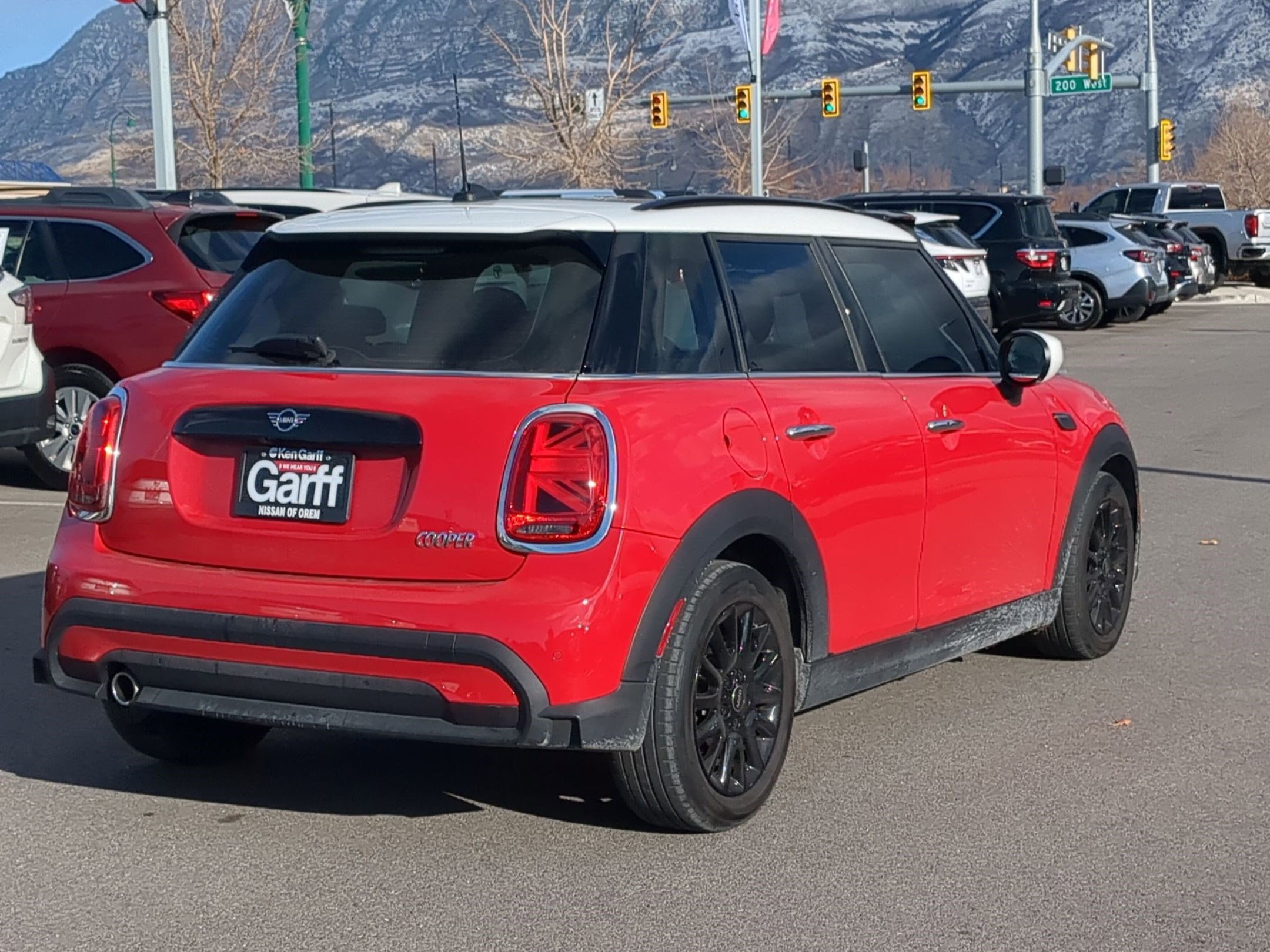 Used 2024 MINI Cooper 4-Door Hardtop image 3