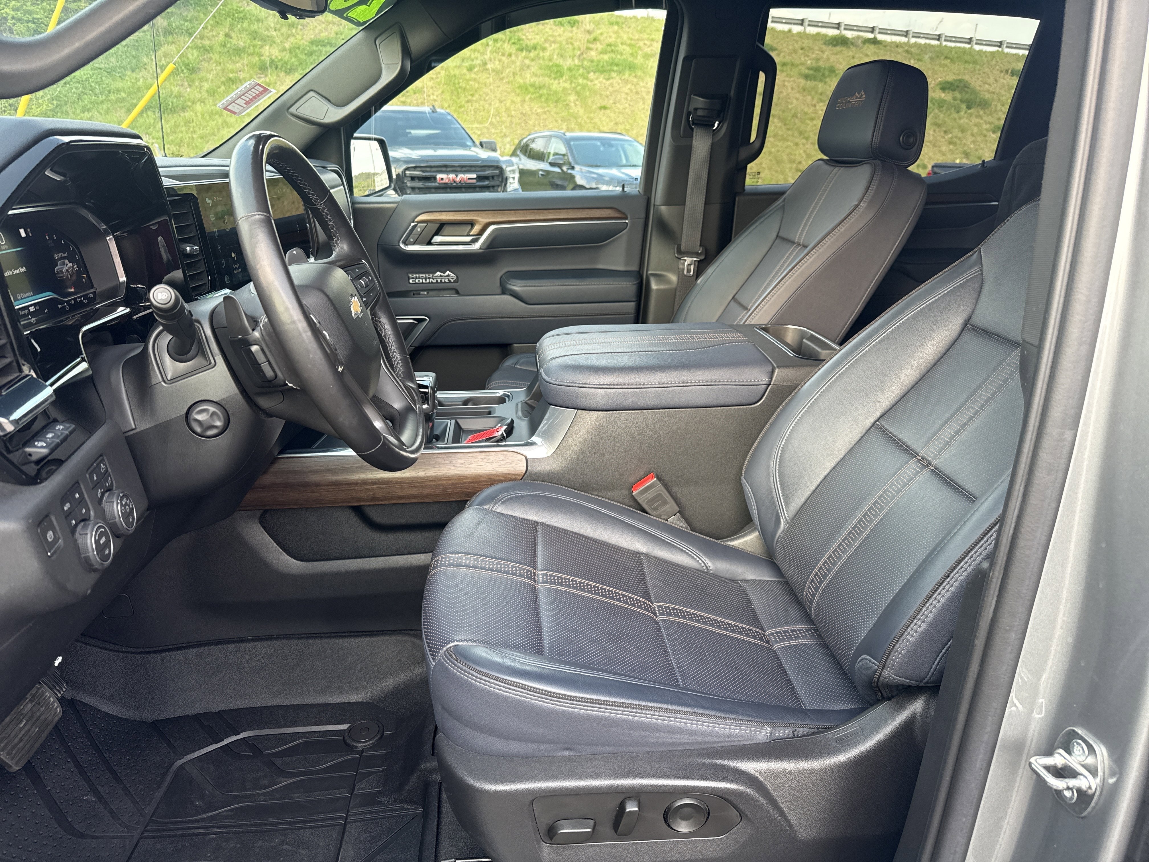 Used 2023 Chevrolet Silverado 1500 High Country w/ High Country Premium Package AWD/4WD image 12