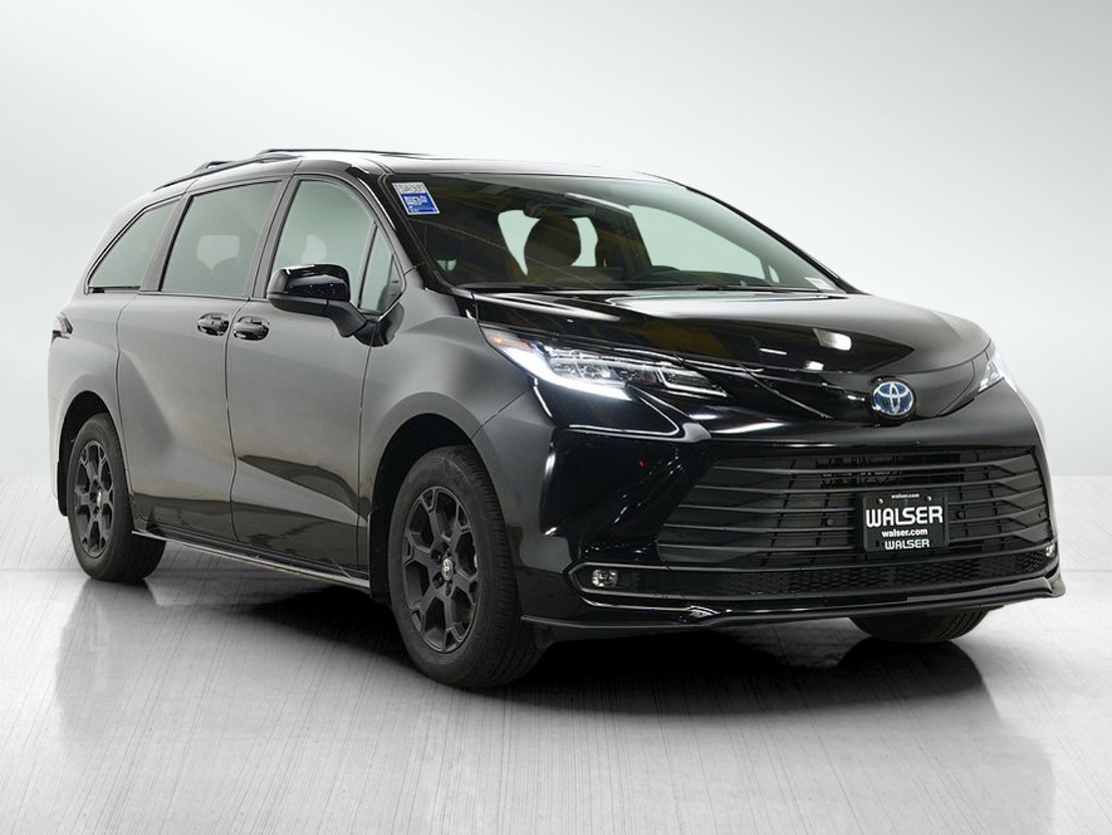 Certified 2025 Toyota Sienna XLE Woodland Edition AWD/4WD image 7