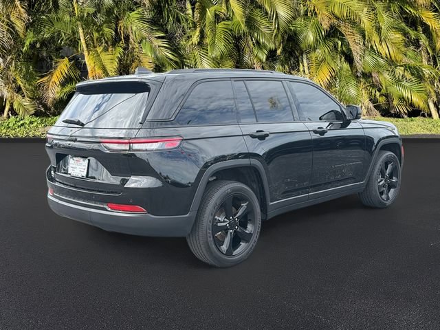 Used 2024 Jeep Grand Cherokee Altitude AWD/4WD image 5