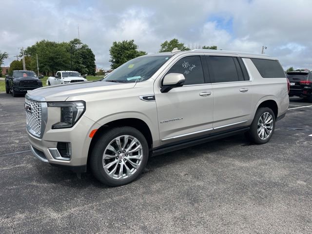 Used 2024 GMC Yukon XL Denali AWD/4WD image 1