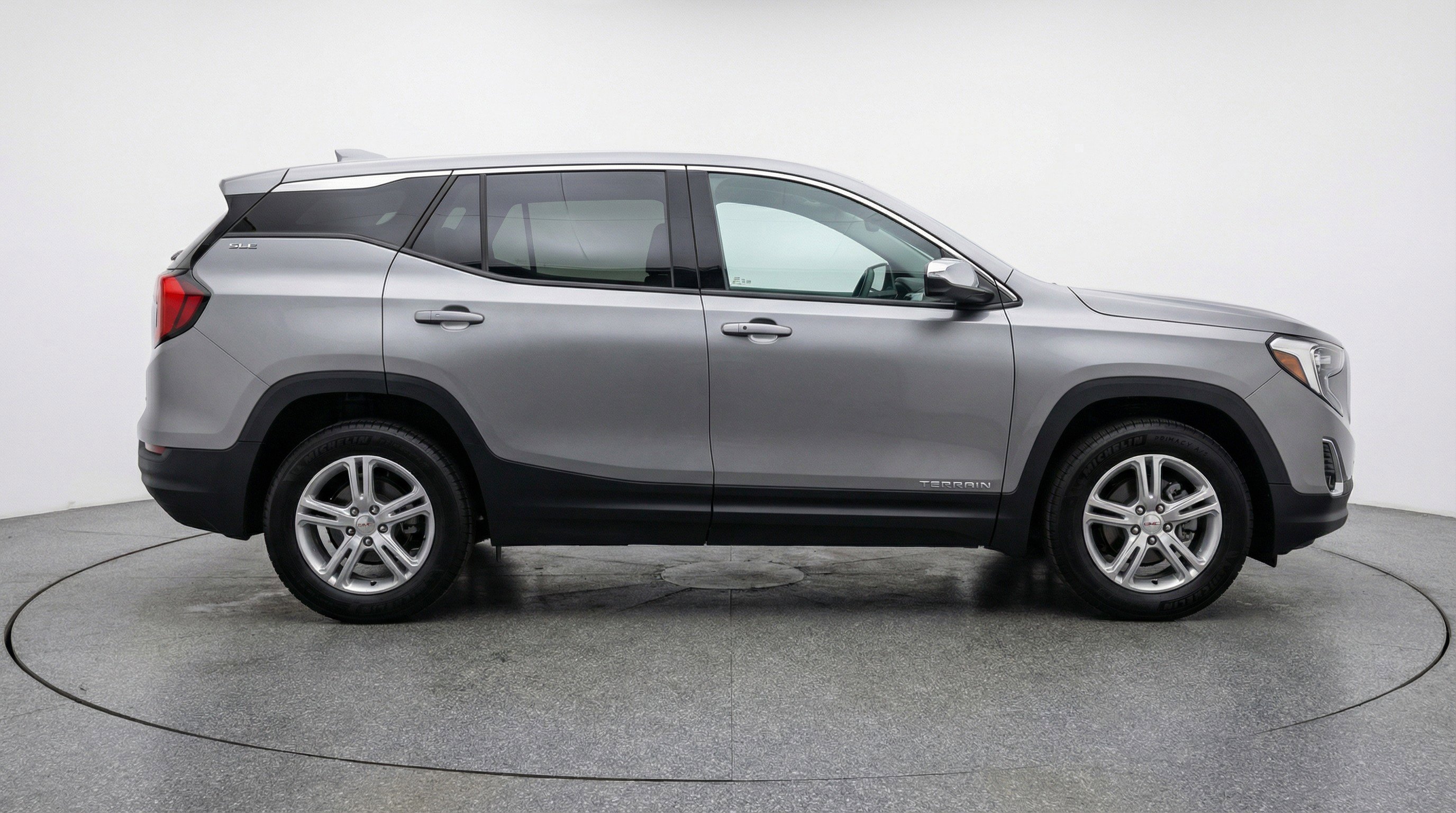Used 2024 GMC Terrain SLE FWD image 11