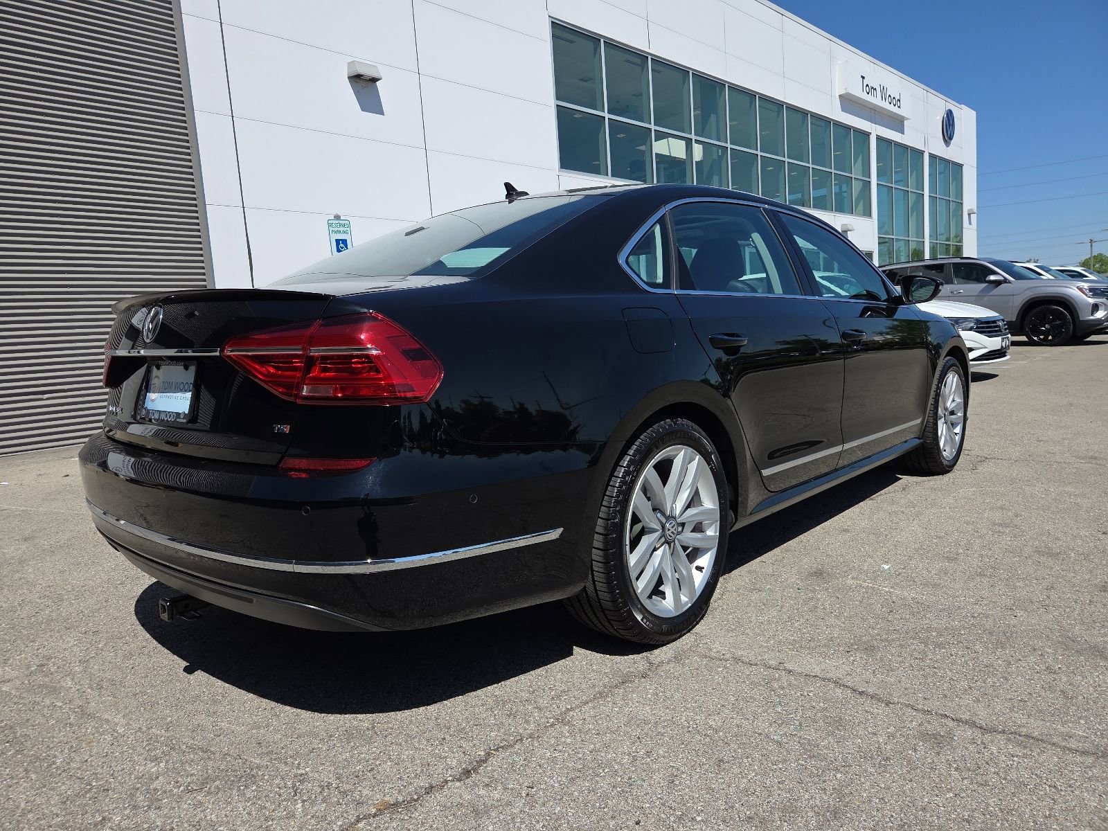 Used 2016 Volkswagen Passat 1.8T SEL Premium FWD image 10