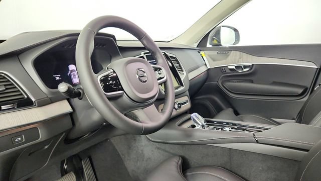 Used 2025 Volvo XC90 B6 Ultra w/ Protection Package Premier AWD/4WD image 12