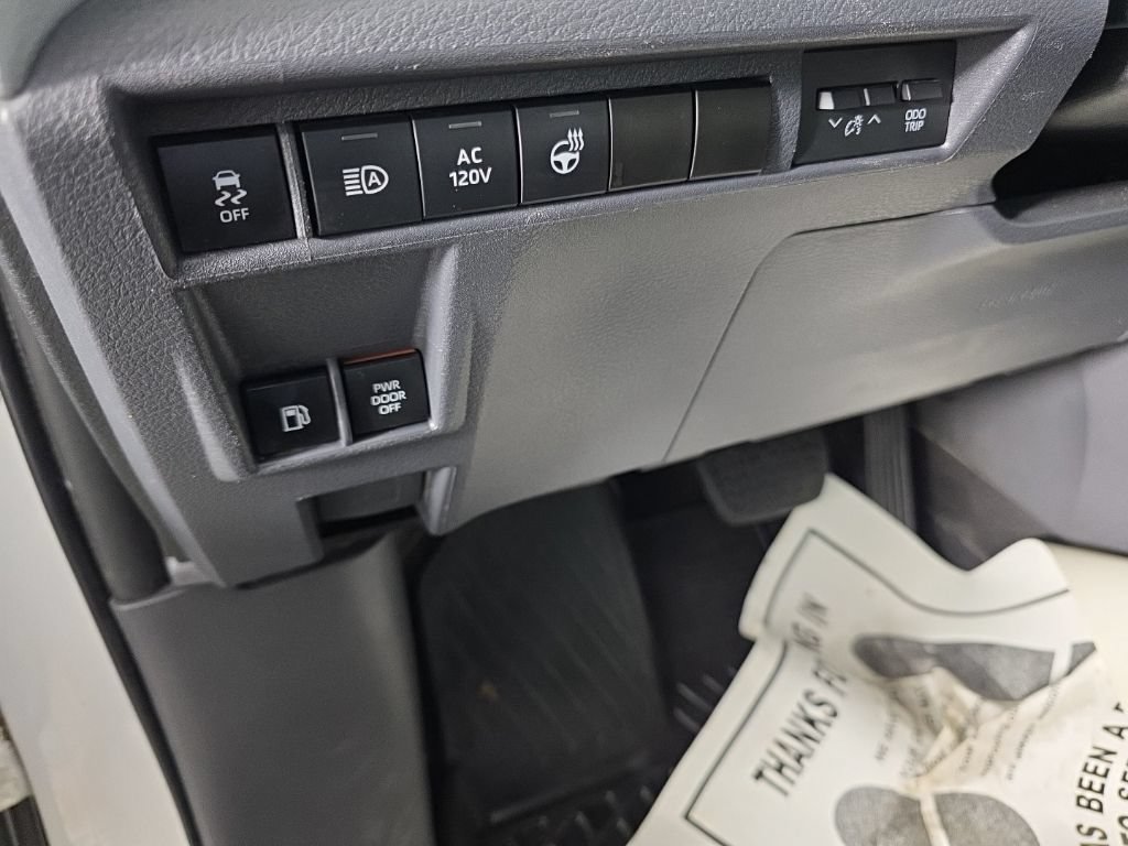 Used 2022 Toyota Sienna XSE AWD/4WD image 13