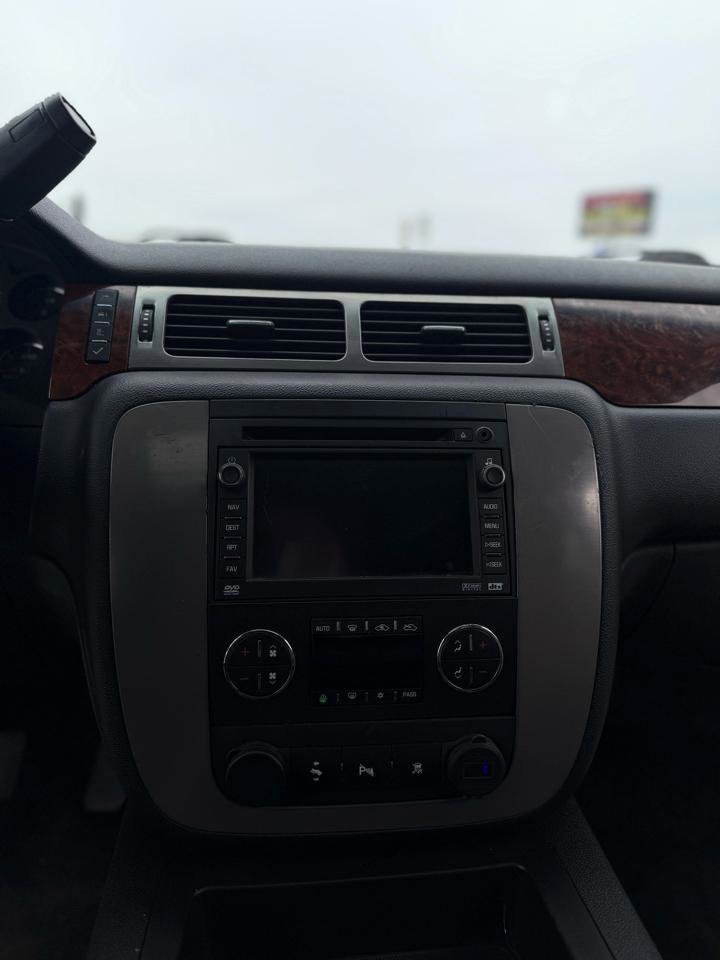 Used 2009 Chevrolet Avalanche LT image 13