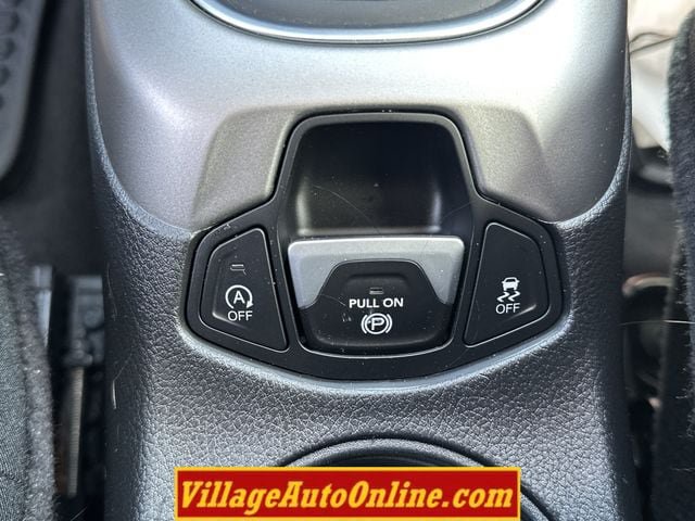 Used 2018 Jeep Compass Latitude w/ Popular Equipment Group AWD/4WD image 22