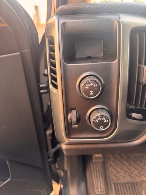 Used 2019 Chevrolet Silverado 1500 LT AWD/4WD image 14