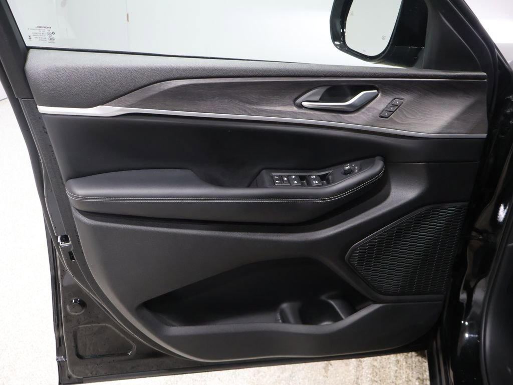 Used 2023 Jeep Grand Cherokee L Limited w/ Trailer Tow Group (B) image 14