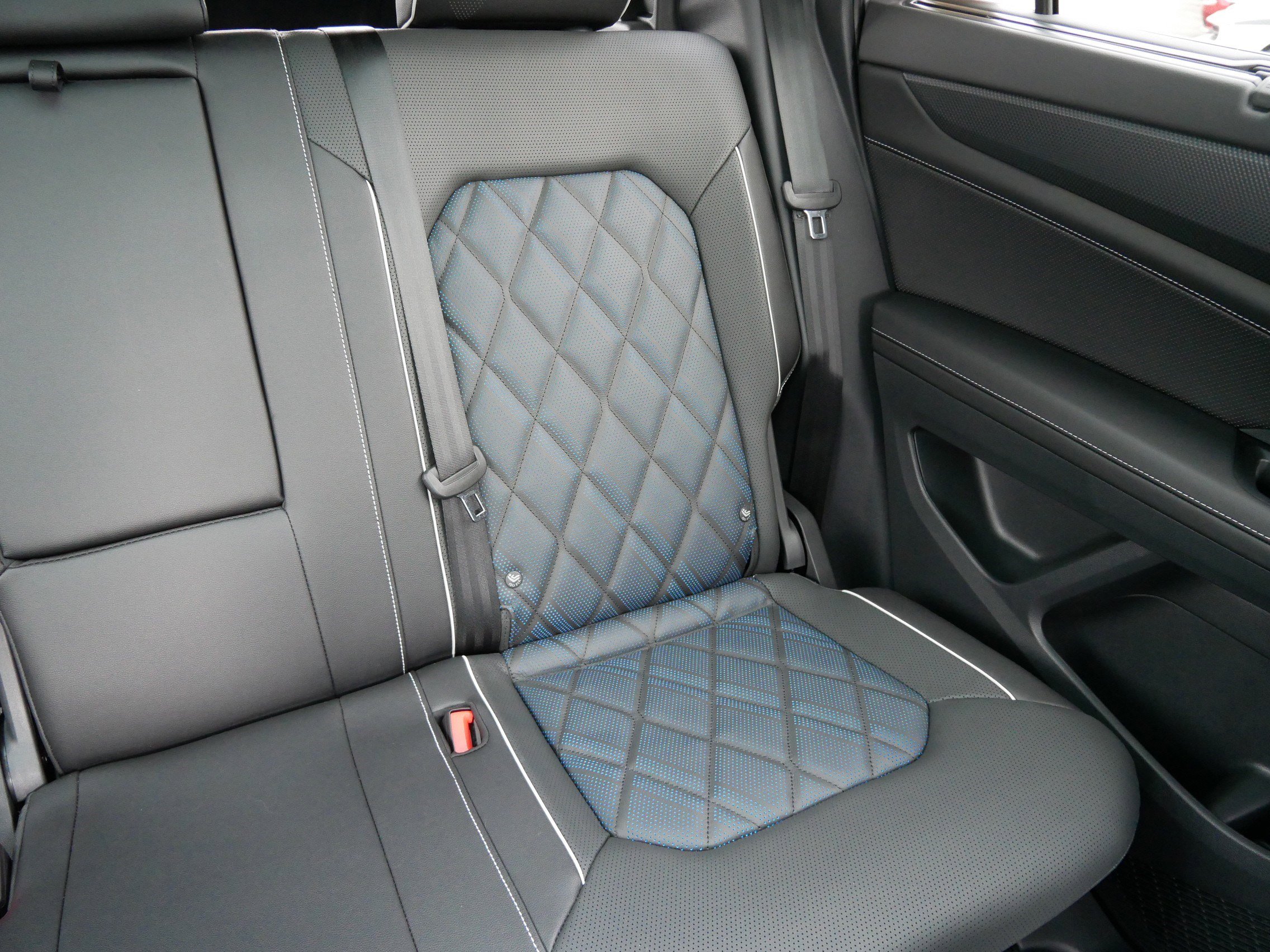 Certified 2025 Volkswagen Atlas Cross Sport SEL Premium R-Line image 14