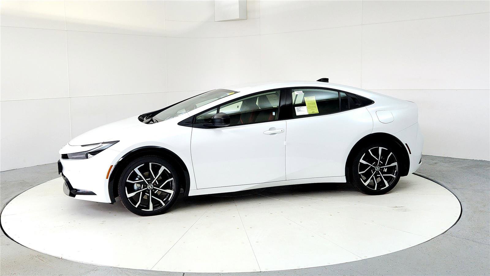 New 2026 Toyota Prius Plug-In Hybrid FWD image 3