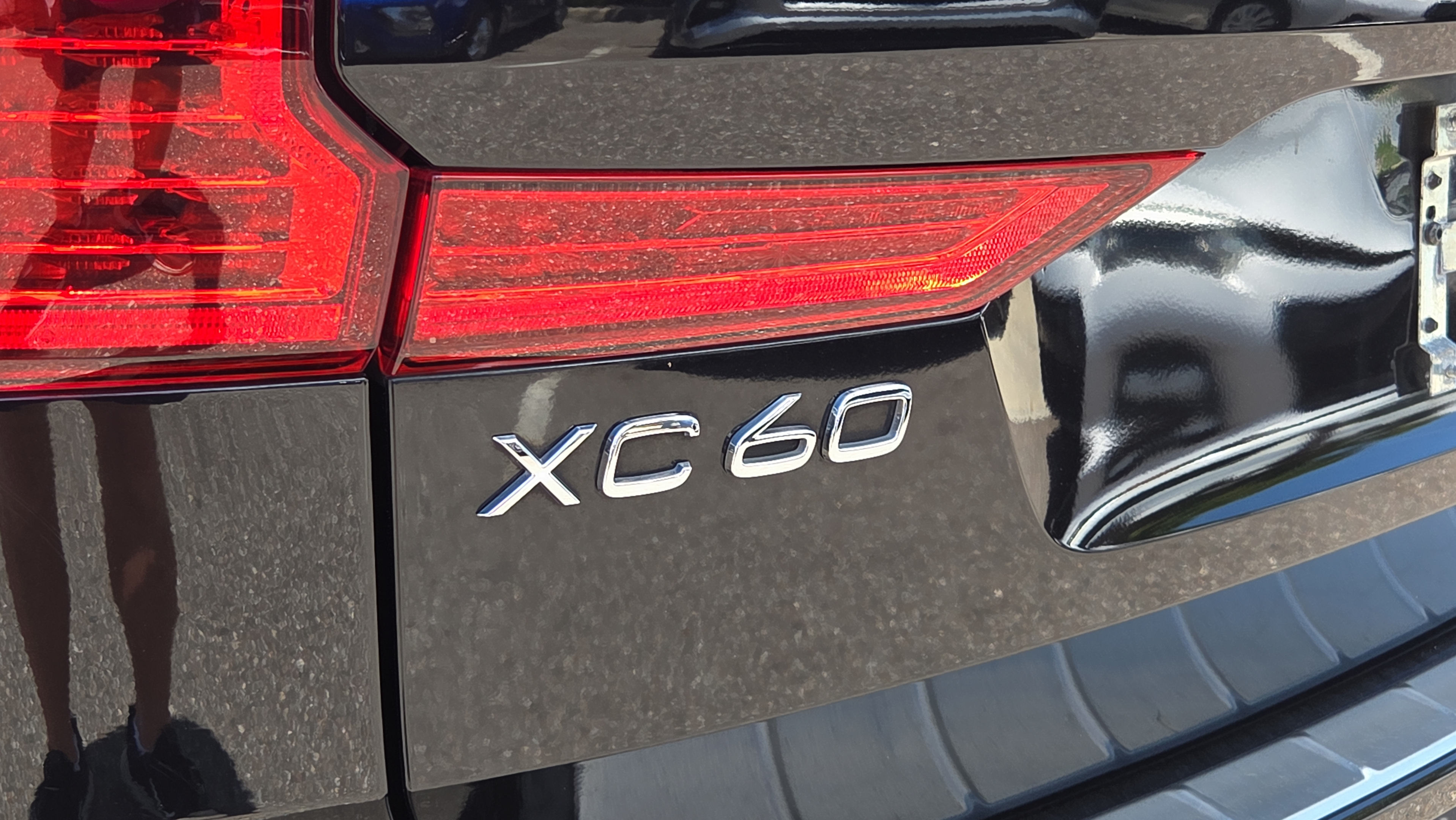 Used 2021 Volvo XC60 T5 Momentum w/ Premium Package AWD/4WD image 30