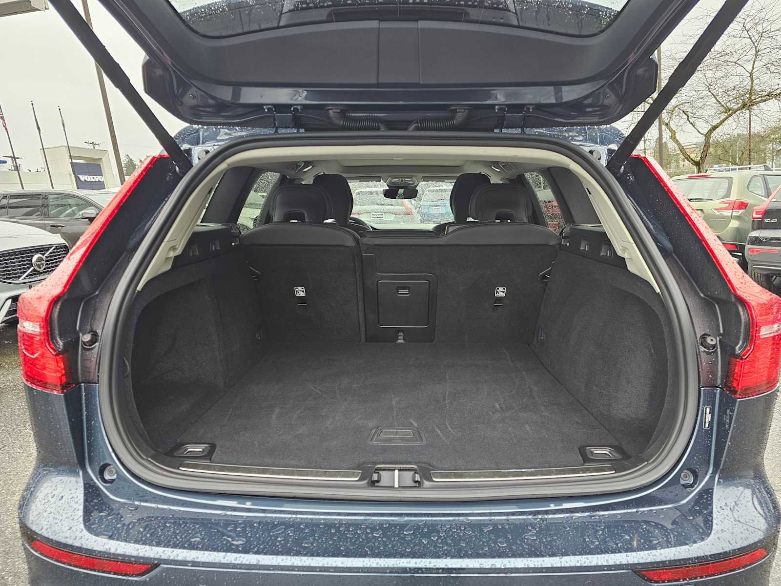Certified 2025 Volvo V60 B5 Cross Country Plus image 17