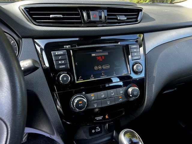 Used 2021 Nissan Rogue Sport S image 40