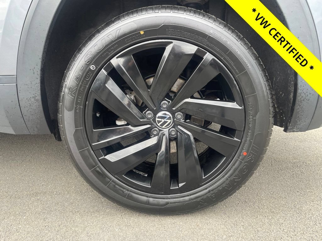 Certified 2022 Volkswagen Atlas Cross Sport SE w/ Panoramic Sunroof Package AWD/4WD image 13