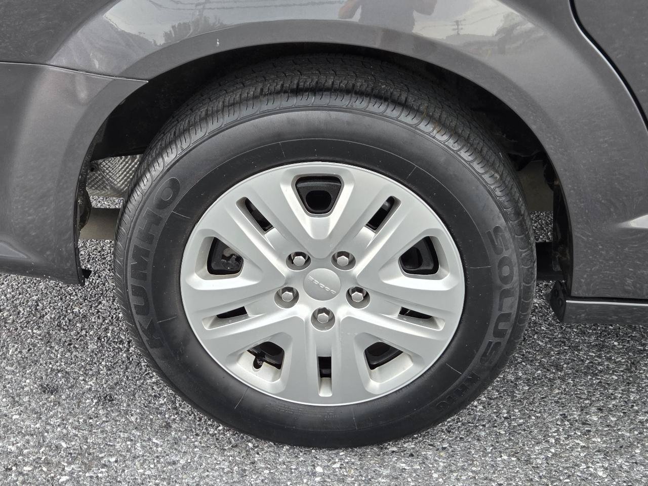 Used 2018 Dodge Grand Caravan SE w/ UConnect Hands-Free Group FWD image 14