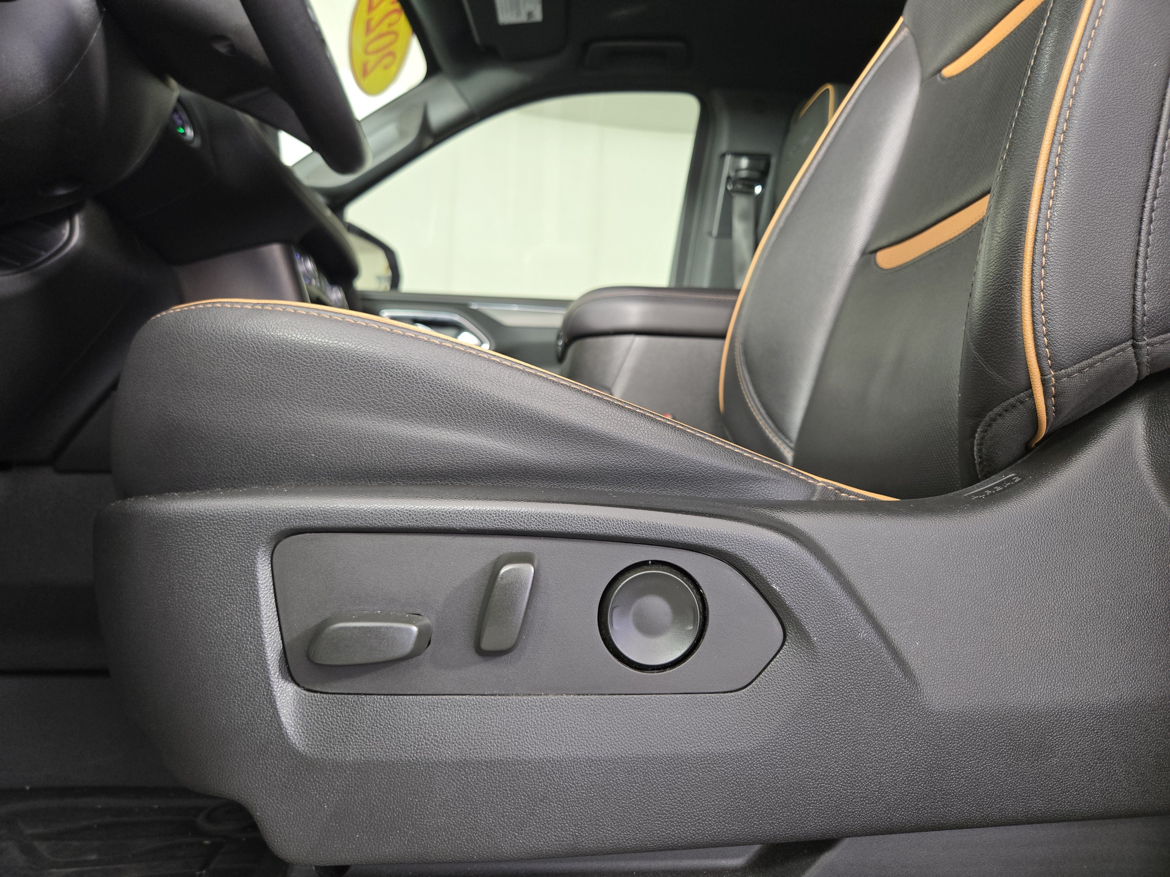 Used 2022 GMC Yukon XL AT4 AWD/4WD image 33