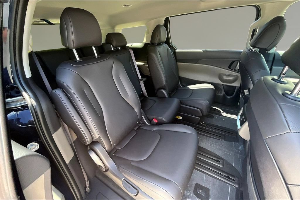 New 2026 Kia Carnival EX FWD image 10