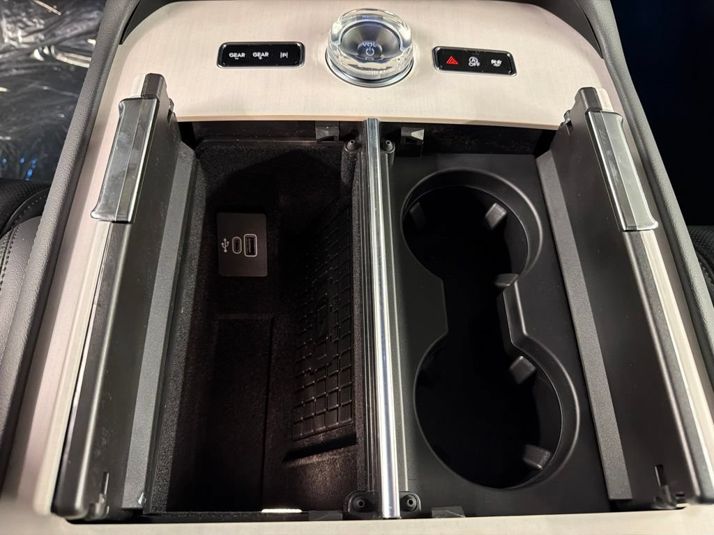 New 2026 Lincoln Navigator Reserve w/ Jet Appearance Package AWD/4WD image 18