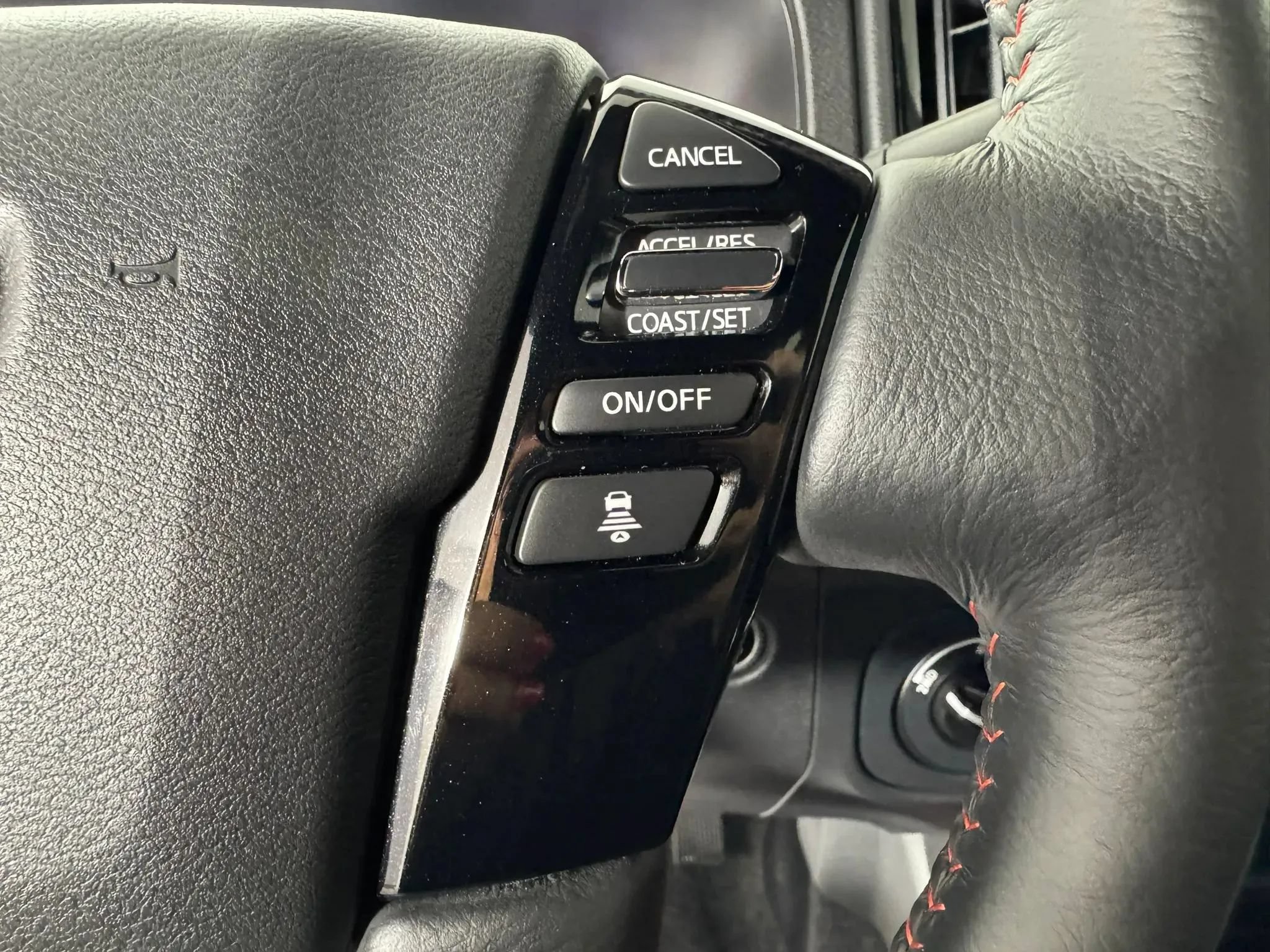 Used 2025 Nissan Frontier PRO-4X w/ Pro Convenience Package AWD/4WD image 16