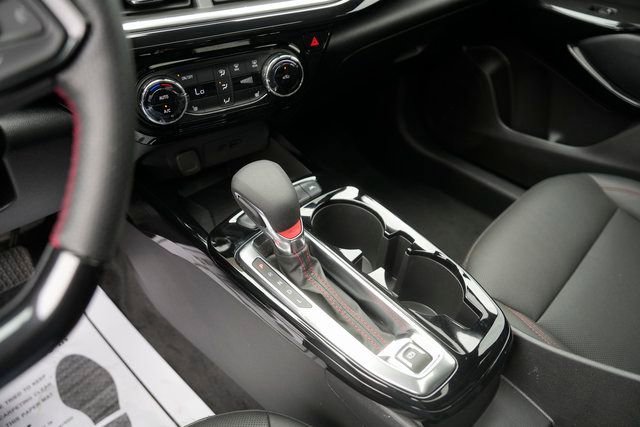 Used 2025 Chevrolet Trax RS w/ Sunroof Package image 28