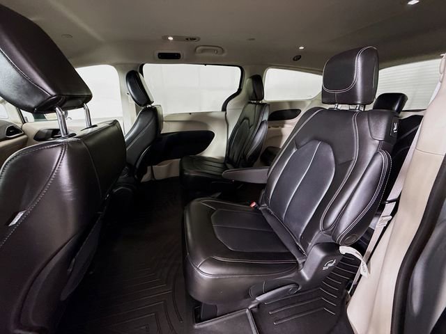 Used 2023 Chrysler Pacifica Touring-L image 22