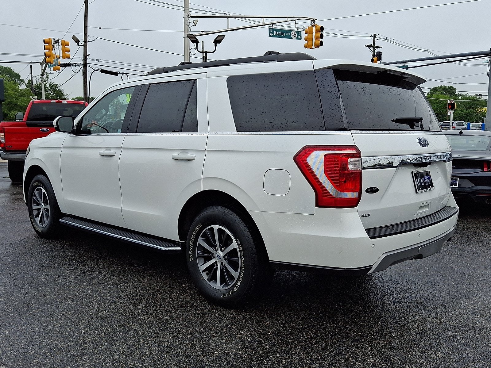 Certified 2020 Ford Expedition XLT w/ Equipment Group 202A AWD/4WD image 4
