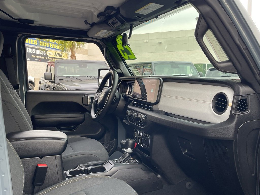 Certified 2025 Jeep Gladiator Sport image 20