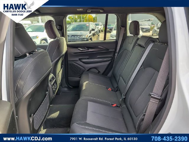 Certified 2025 Jeep Grand Cherokee Laredo AWD/4WD image 10
