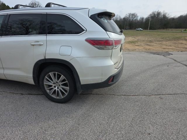 Used 2014 Toyota Highlander XLE image 6